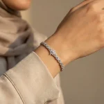 دستبند نقره زنانه جواهری مدل B12 روی دست