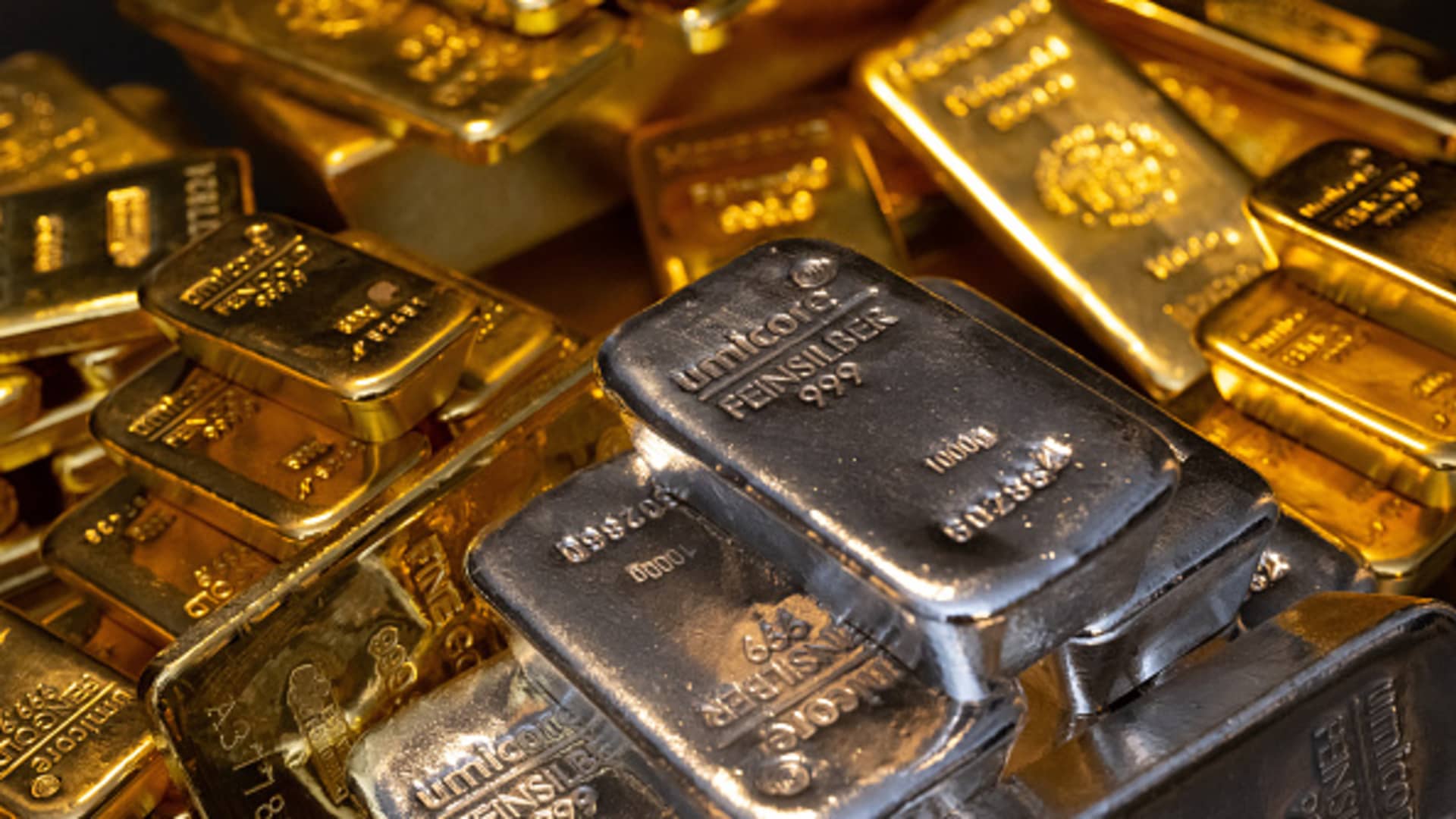طلا بخریم یا نقره؟ کدام سودآورتر است؟