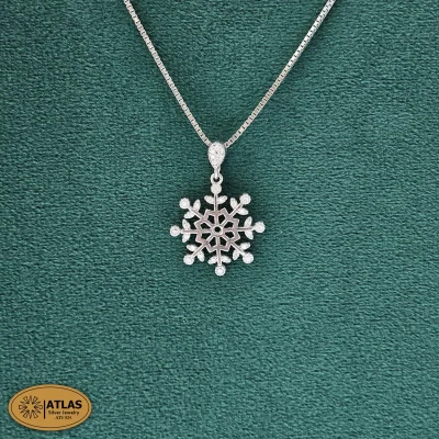 مدال نقره دانه برفی دخترانه با زنجیر و نگین های برلیان 4.4 گرمی نقره اصل 925