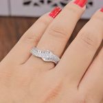 انگشتر نقره زنانه مجلسی با نگین های برلیان، باگت 2.6 گرمی نقره اصل 925 - Image 3