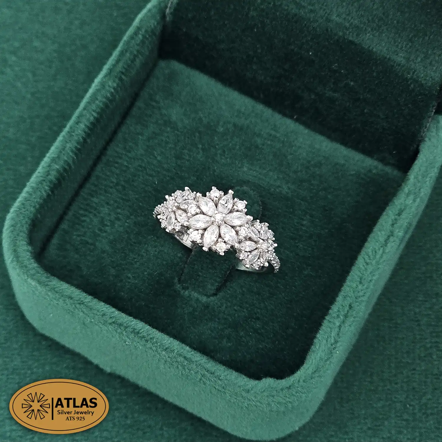 انگشتر نقره زنانه مجلسی با نگین های برلیان و مارکیز 3.2 گرمی نقره اصل 925