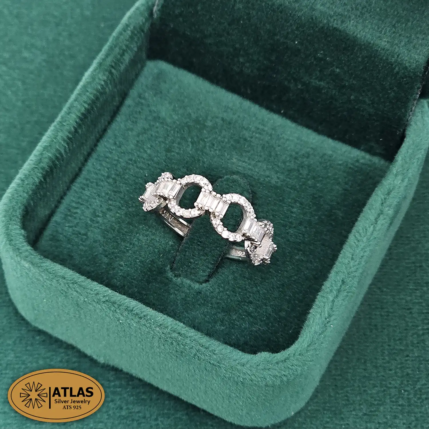 انگشتر نقره زنانه مجلسی با نگین های برلیان، باگت 2.6 گرمی نقره اصل 925