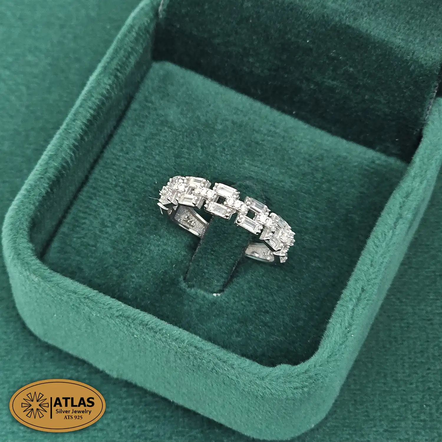 انگشتر نقره زنانه مجلسی با نگین های برلیان، باگت 2.5 گرمی نقره اصل 925