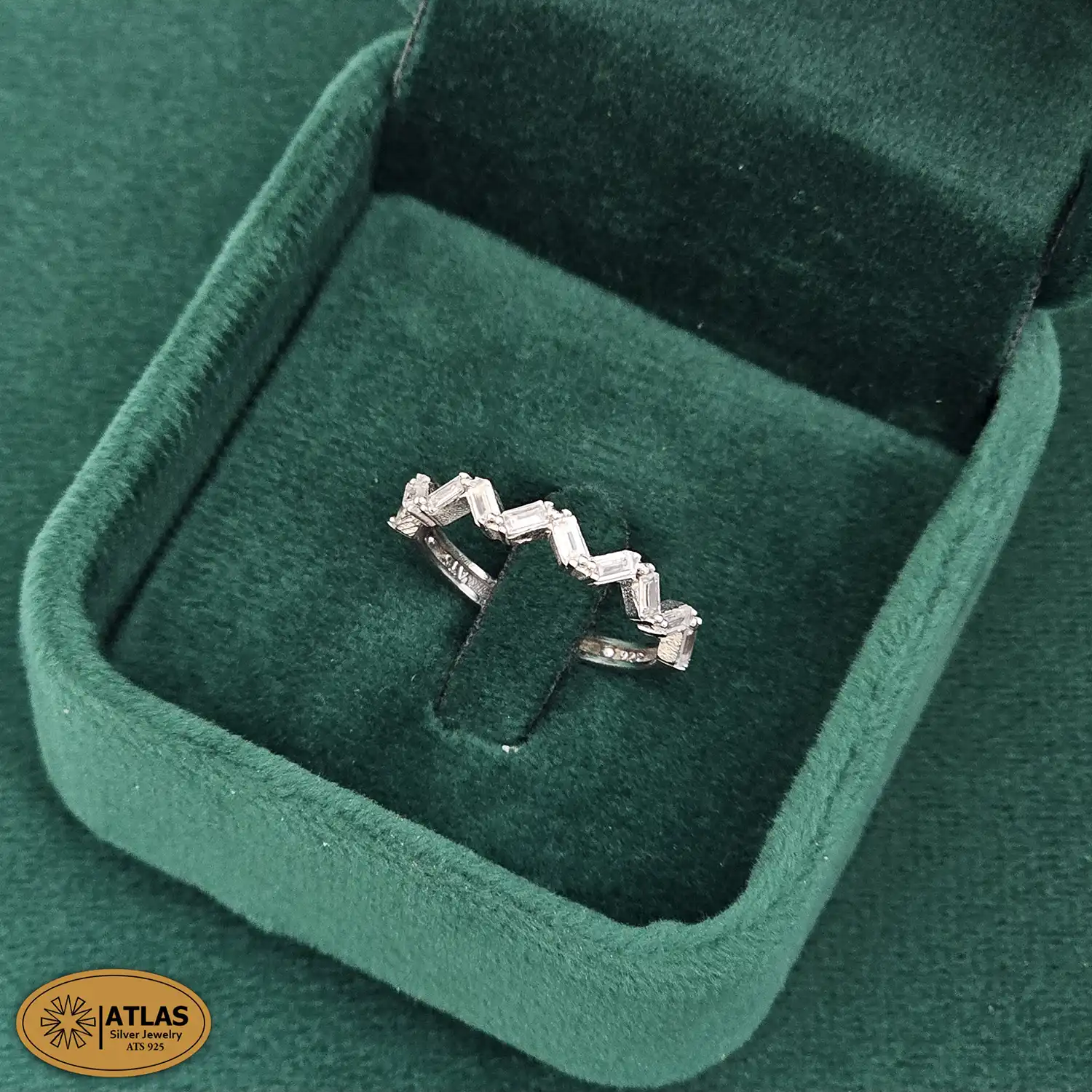 انگشتر نقره زنانه مجلسی با نگین های باگت 1.8 گرمی نقره اصل 925