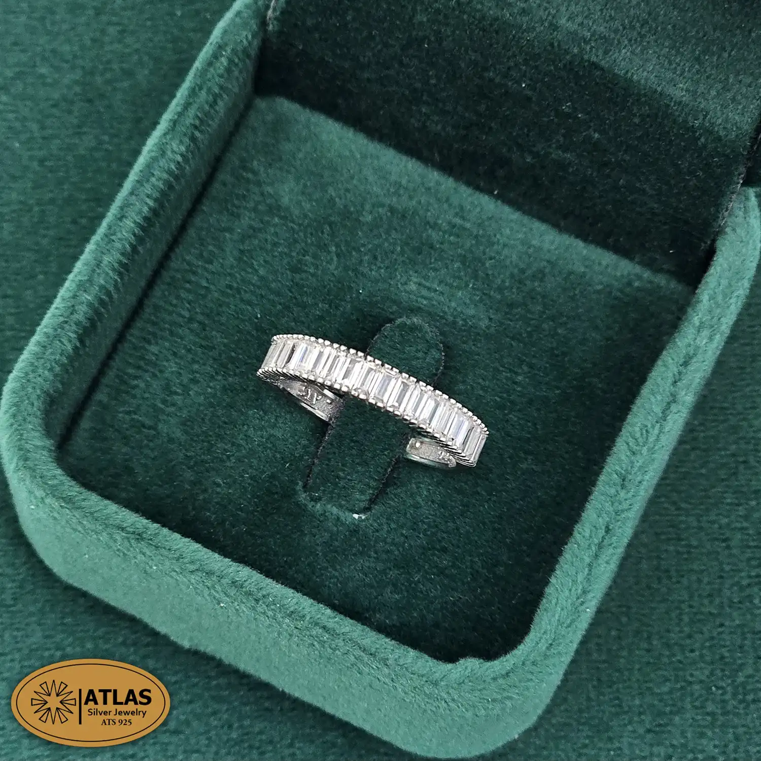 انگشتر نقره زنانه مجلسی با نگین های باگت 2.5 گرمی نقره اصل 925