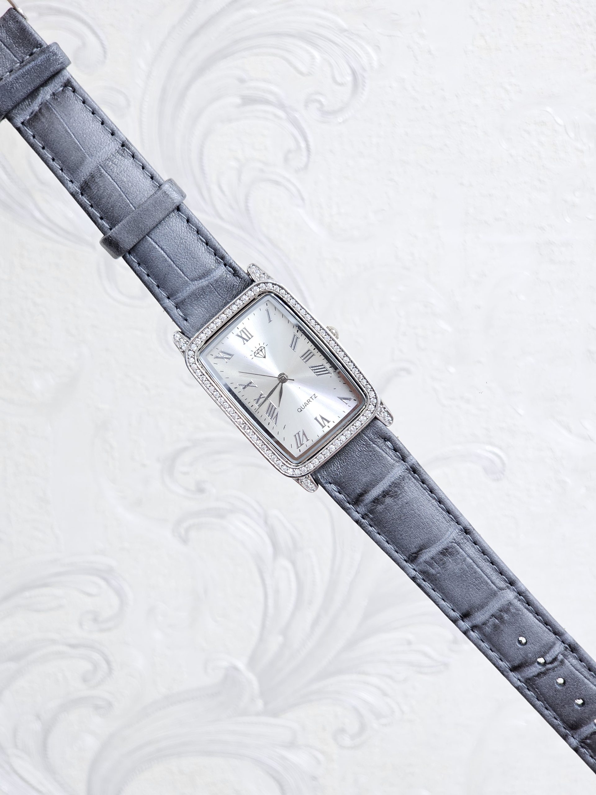 20251206_143506 ساعت نقره مردانه نگین دار بند چرمی نقره اصل 925 - Image 1