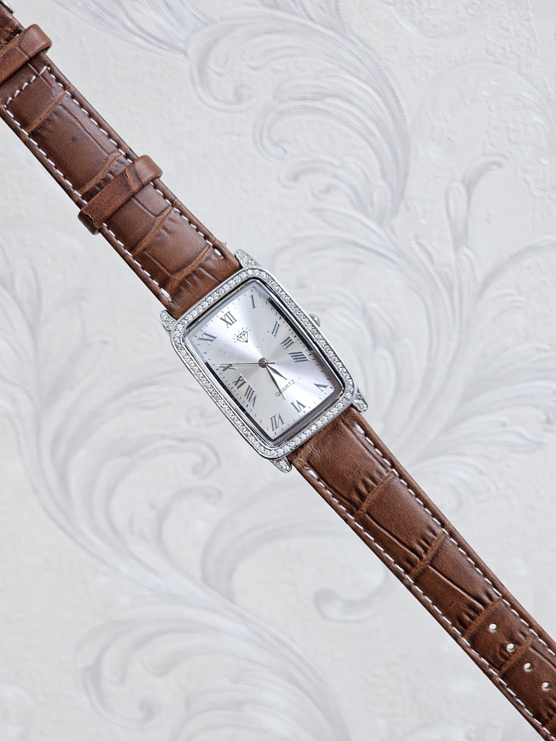 20251206_143729 ساعت نقره مردانه نگین دار بند چرمی نقره اصل 925 - Image 9