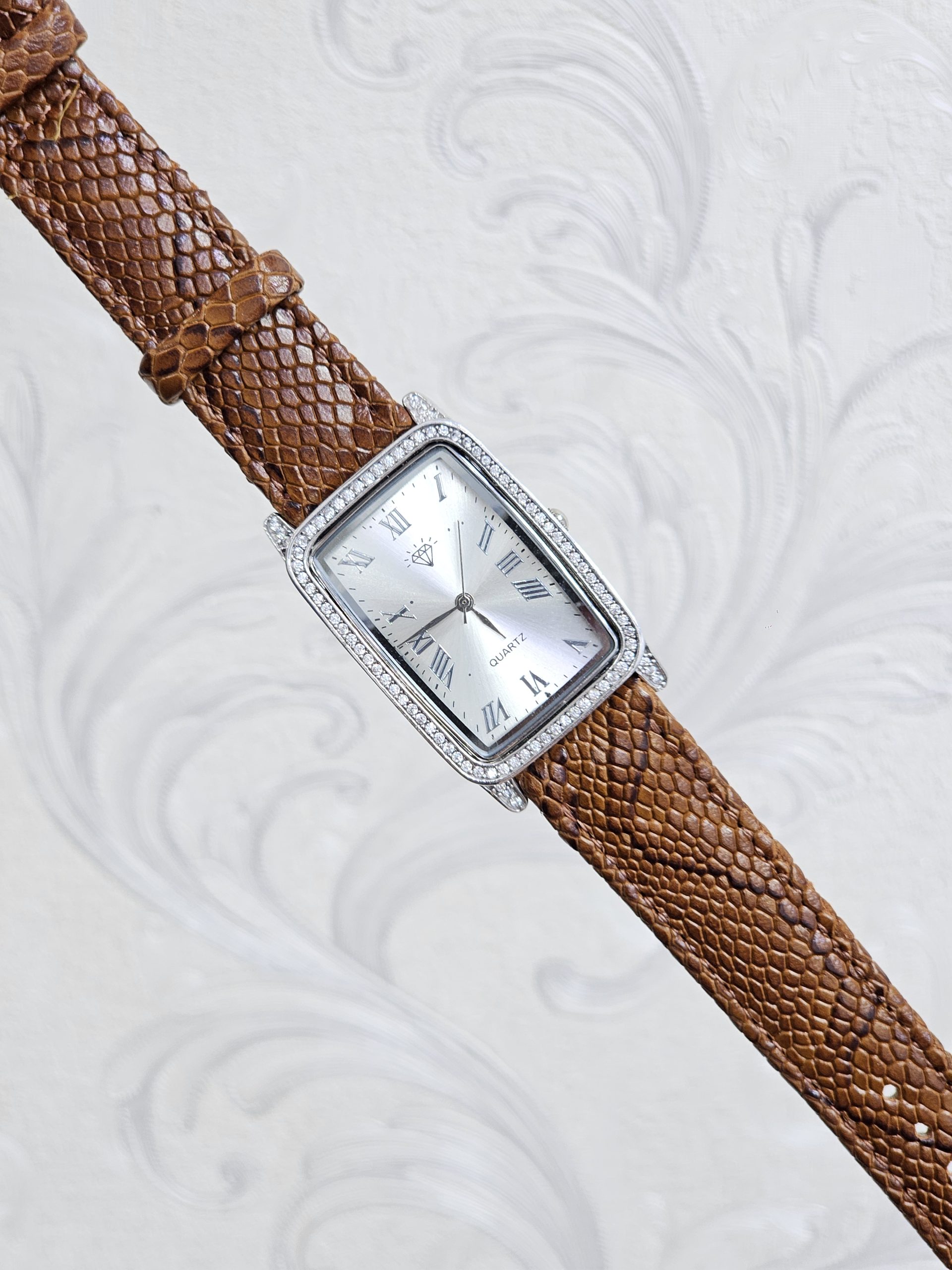 20251206_143841 ساعت نقره مردانه نگین دار بند چرمی نقره اصل 925 - Image 11