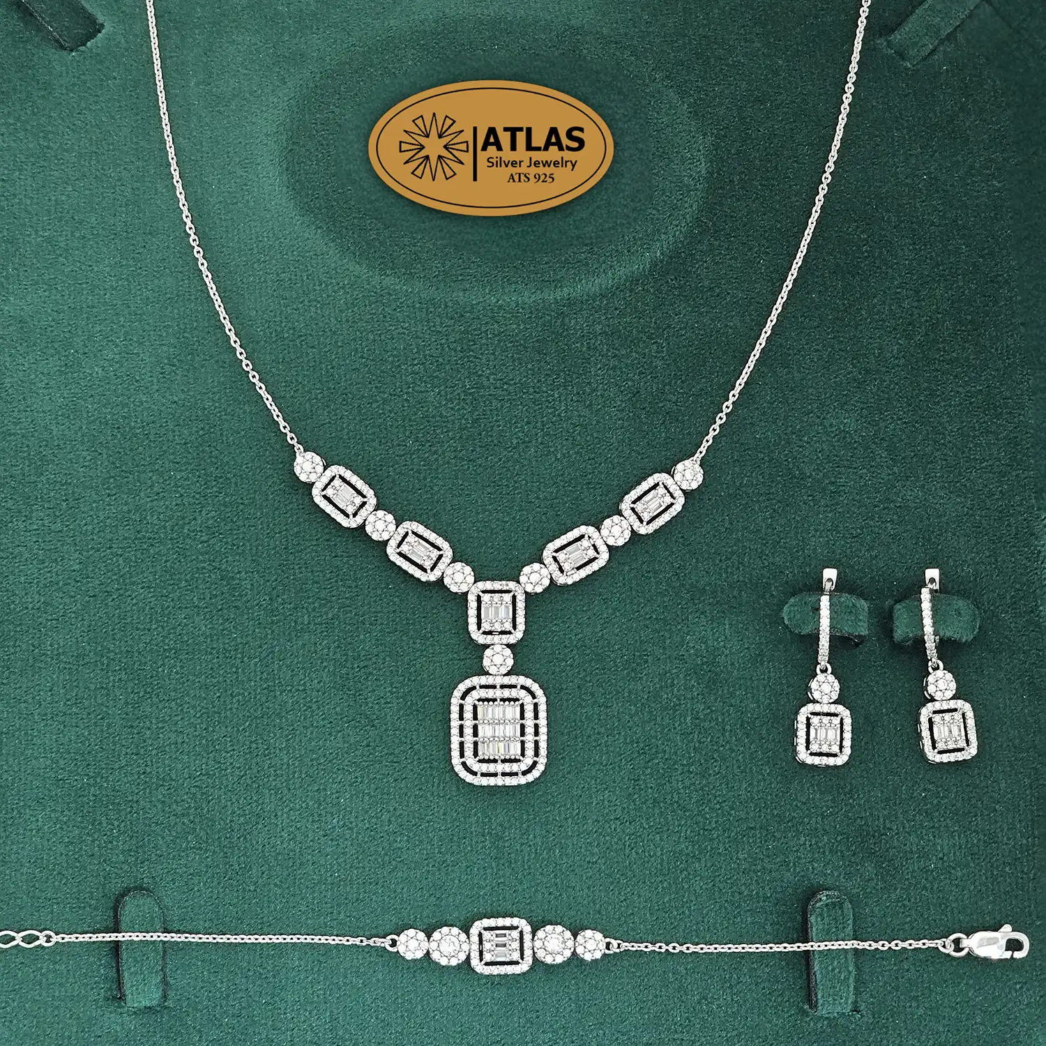 SZ27 سرویس نقره زنجیری امرالدکات با نگین های برلیان و باگت 18.7 گرمی نقره اصل 925 - Image 1