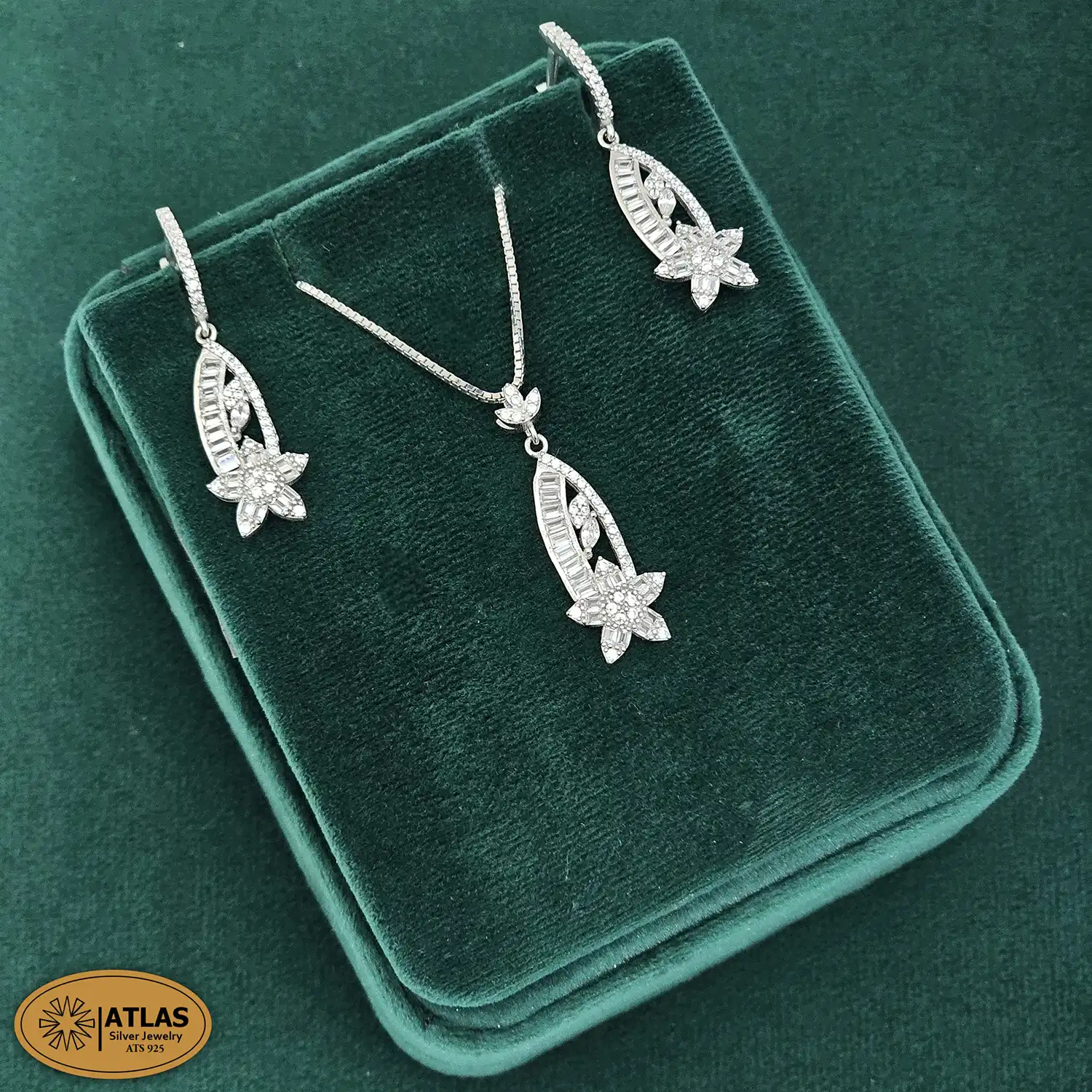 NJ82 نیم ست نقره جواهری زنانه با نگین های برلیان و باگت 8.2 گرمی نقره اصل 925 - Image 1