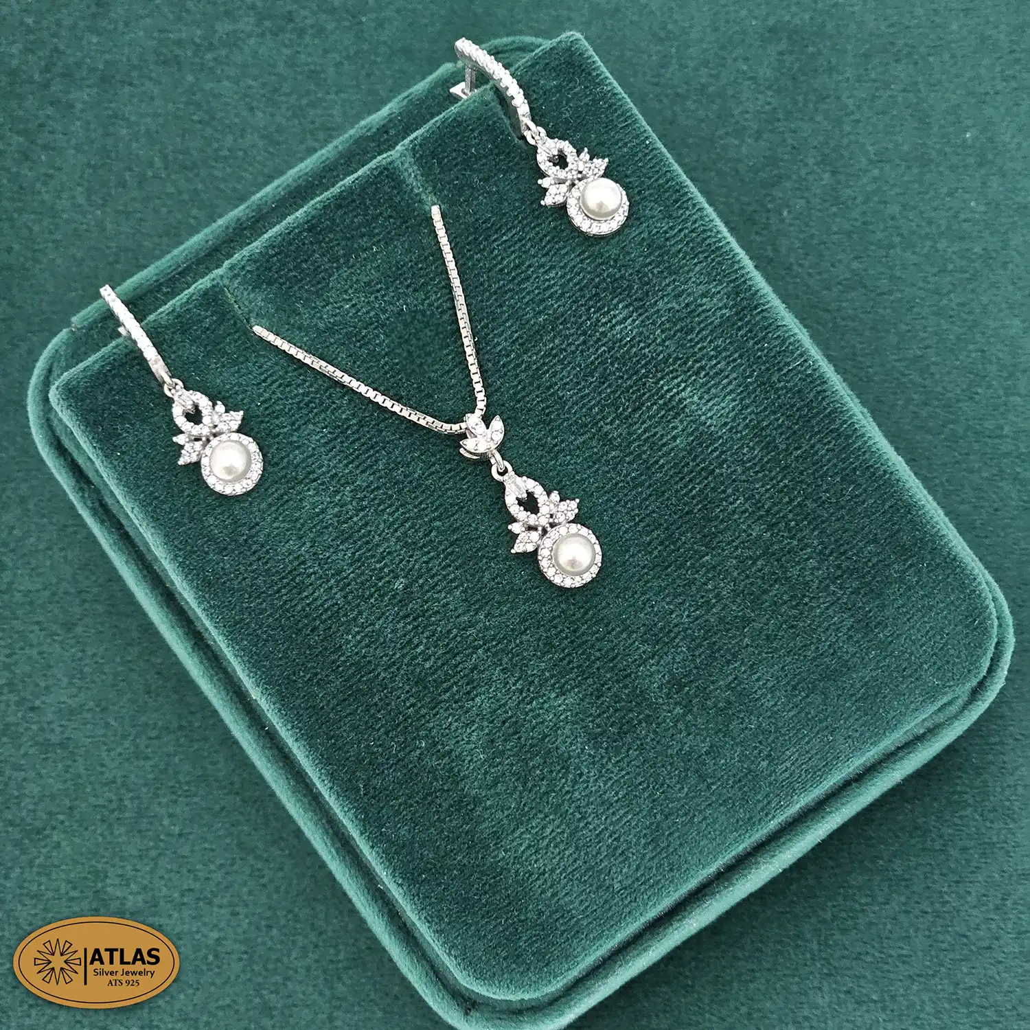 راهنمای خرید نیم ست نقره زنانه و دخترانه + نکات مهم 7 نیم ست نقره جواهری زنانه مروارید با نگین های برلیان و باگت 5.7 گرمی نقره اصل 925