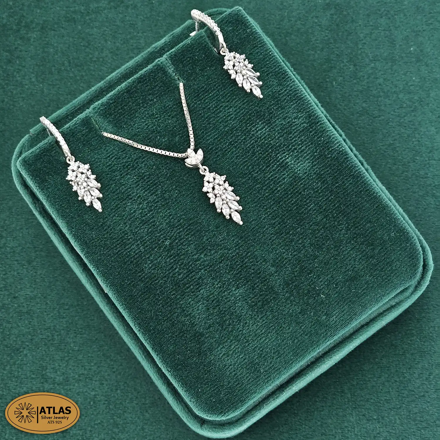 راهنمای خرید نیم ست نقره زنانه و دخترانه + نکات مهم 6 نیم ست نقره جواهری زنانه با نگین های برلیان و مارکیز 4.8 گرمی نقره اصل 925